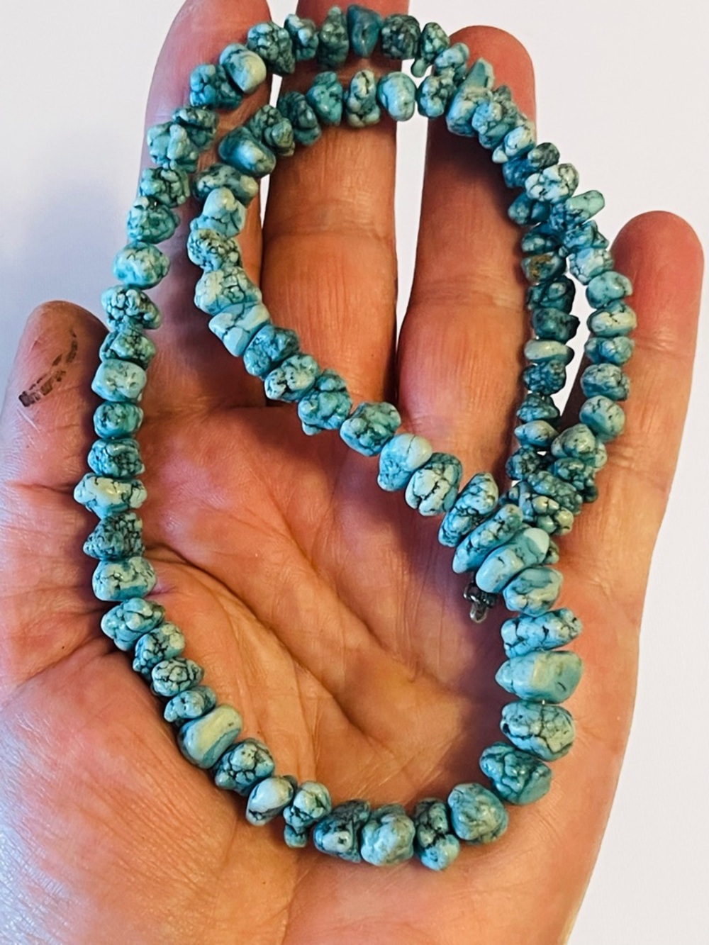 VTG SOUTHWEST TURQUOISE
NUGGETS HEISHI BEADED NECKLACE
19-20" 47 G